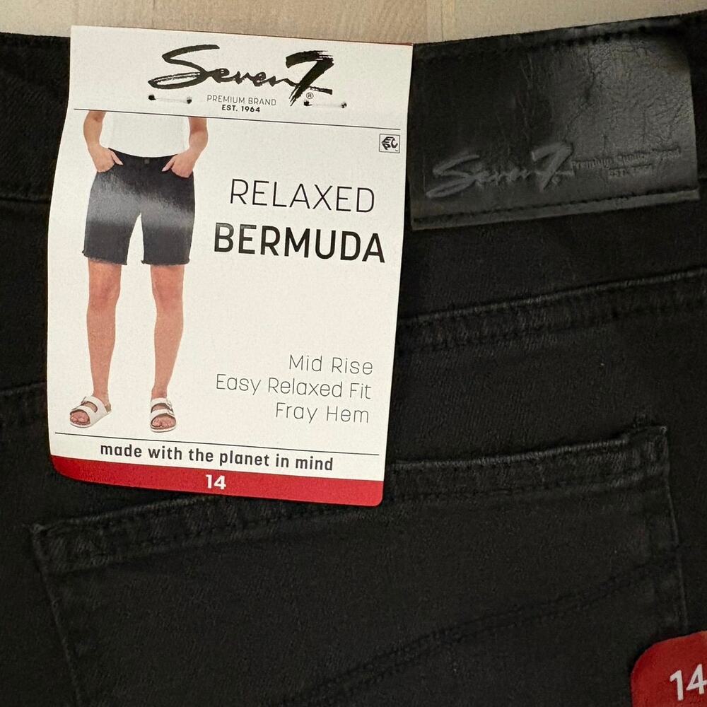 Seven7 Relaxed Denim Bermuda Shorts Women’s 8 or 10 Black Frayed Hem Mid Rise - Picture 10 of 10